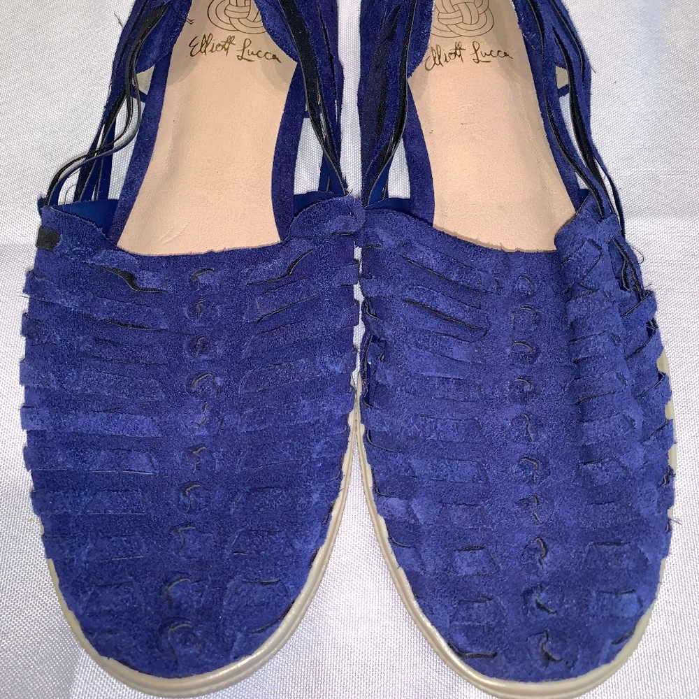 Petite Woman's Elliott Lucca shoes